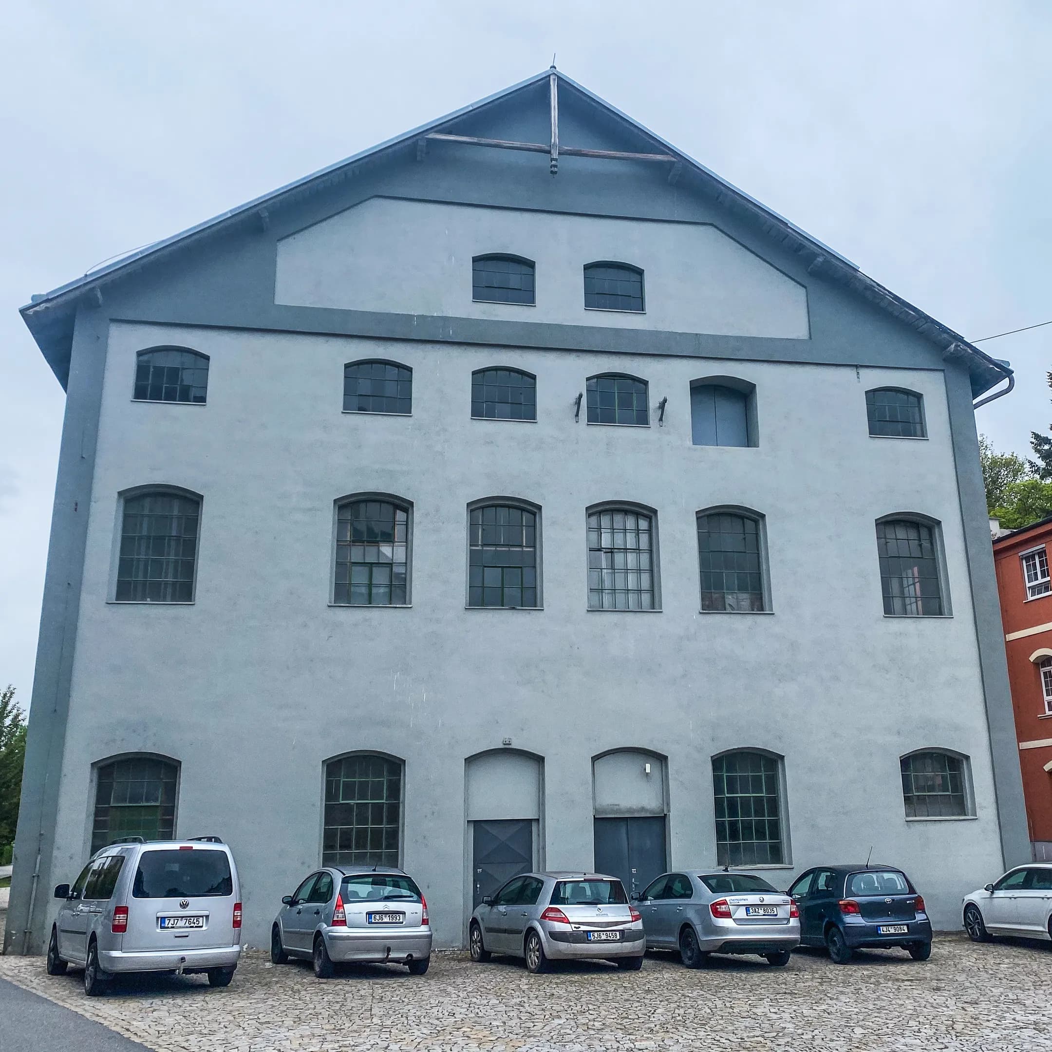 Když standardní geodezie nestačí: 3D model Baťovy továrny v Třebíči