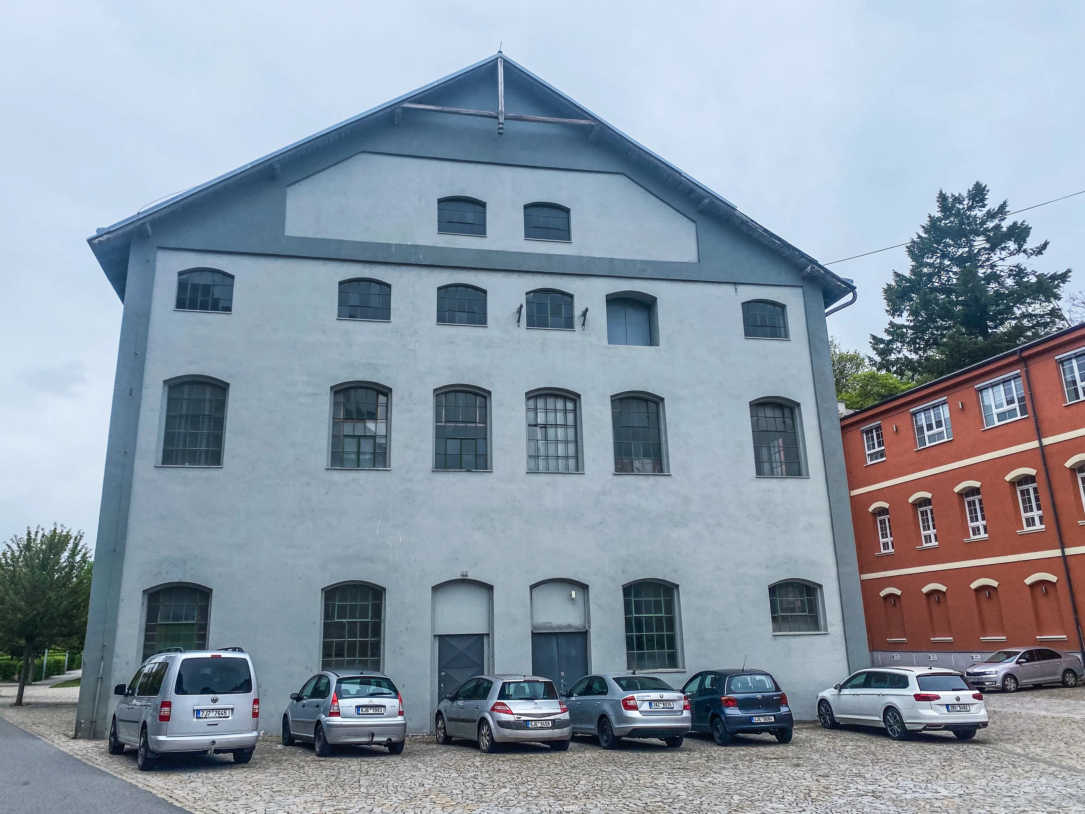 Když standardní geodezie nestačí: 3D model Baťovy továrny v Třebíči